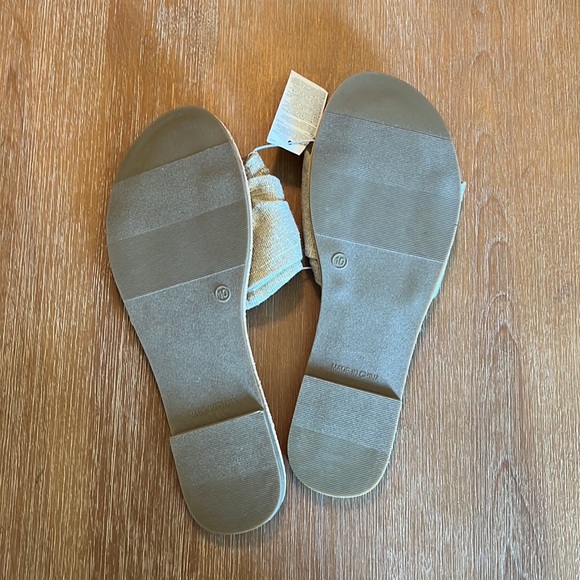 GAP Sandals. Size 10. NWT. - Picture 2 of 2
